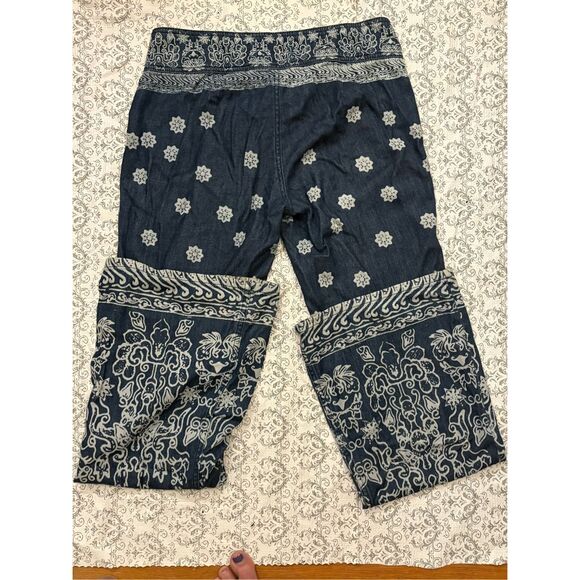 Free People Journey Bell Bottom Tribal Pattern Blue Denim Jeans Size 27 - Picture 6 of 11